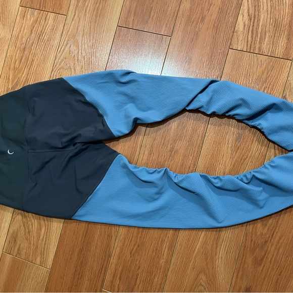 ZYIA Leggings Size M/L? - Picture 2 of 3